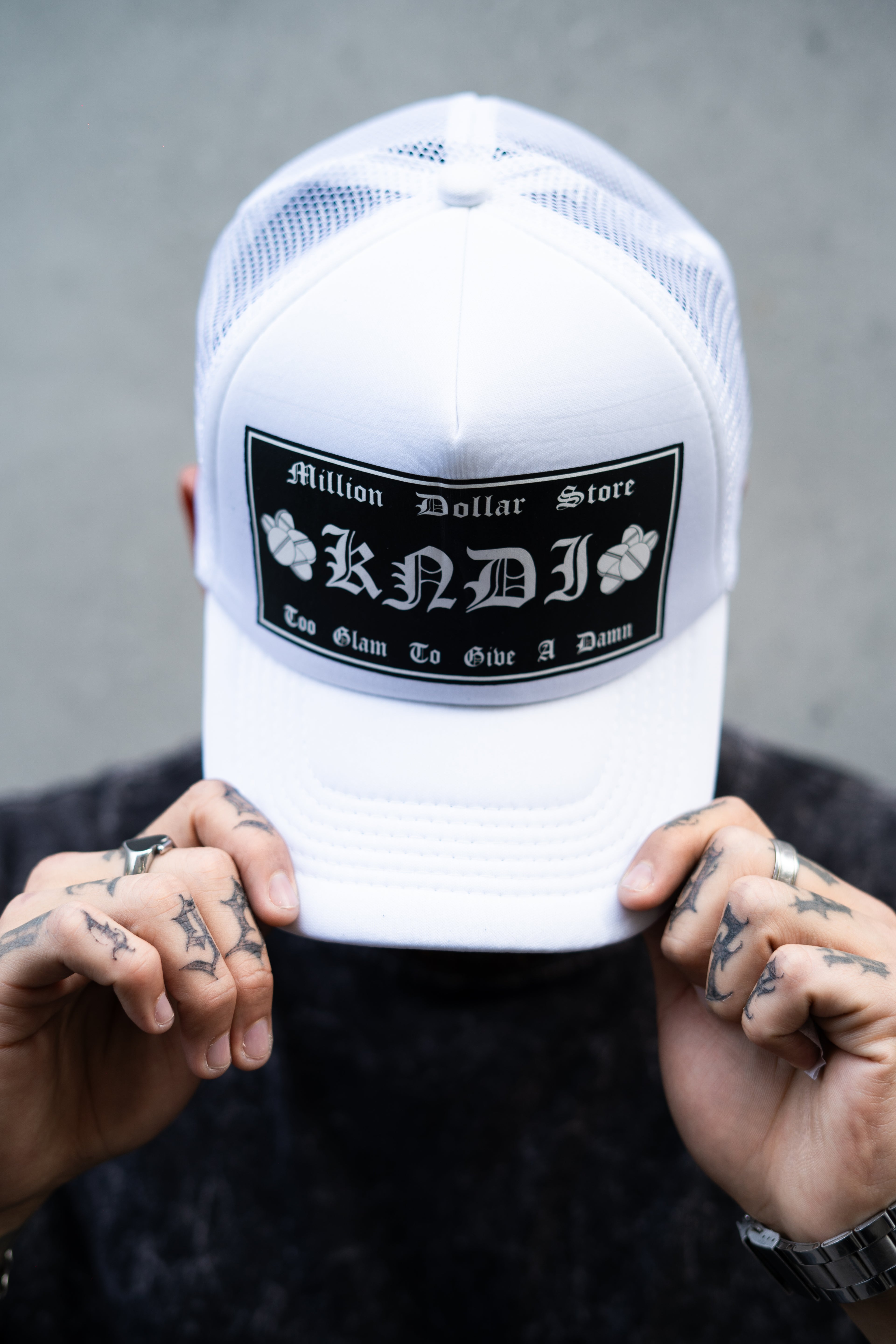 Gorra Placa blanco kandi