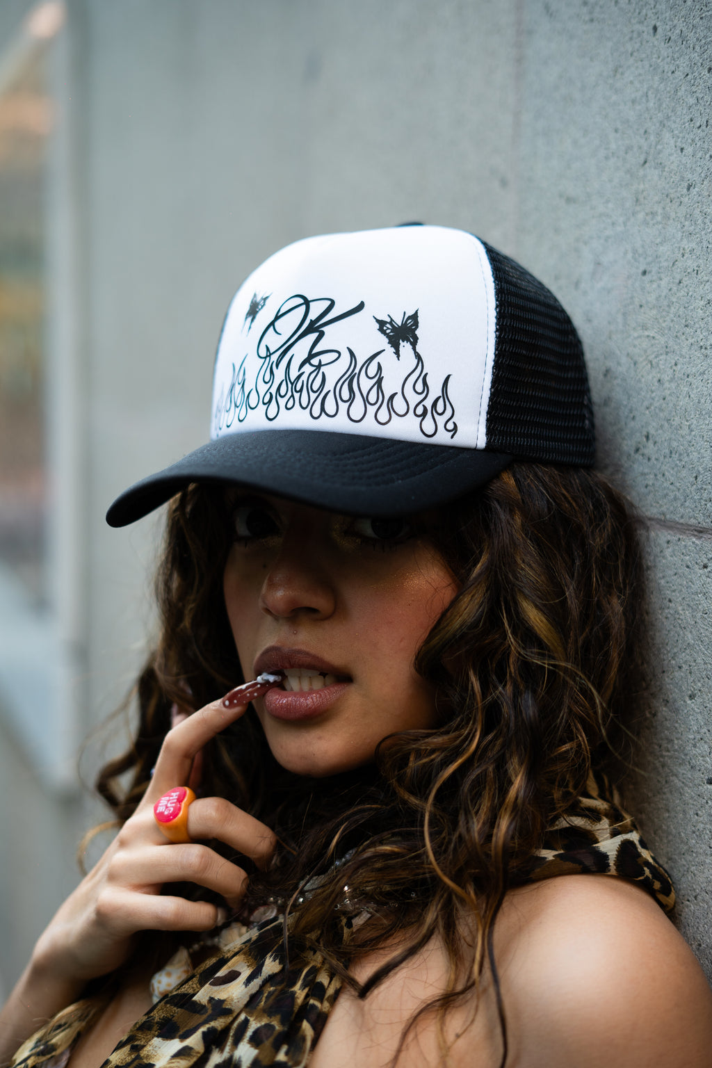 Gorra Flamas kandi negro con blanco