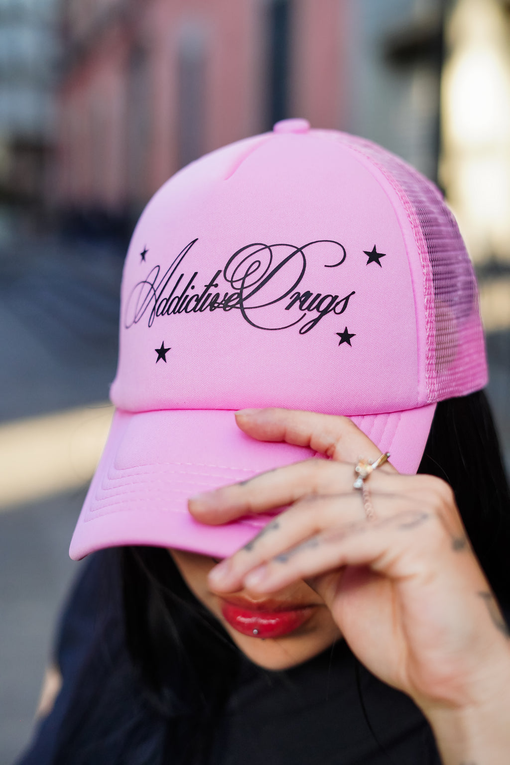 Gorra Addictive Drugs pink kandi