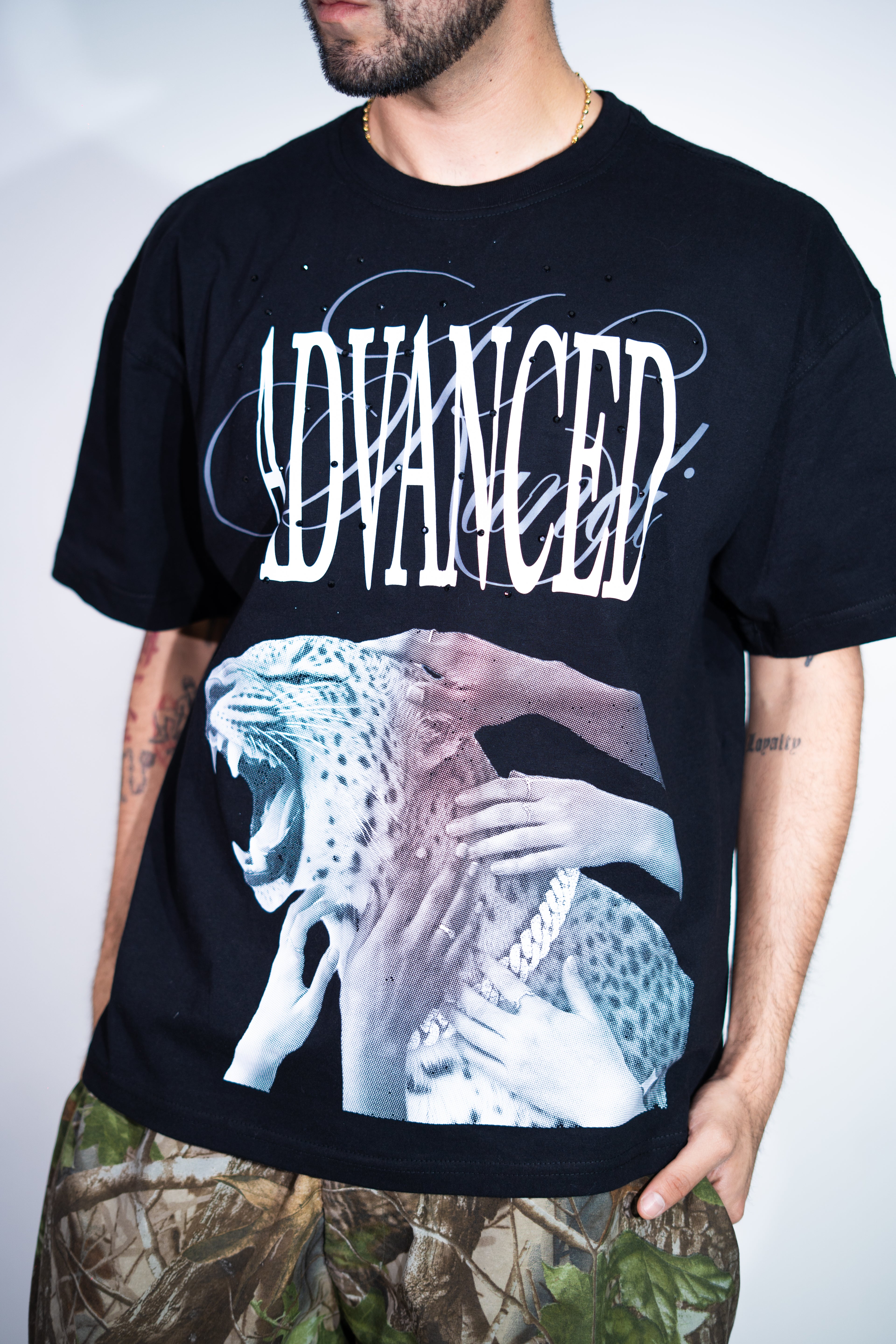 Playera Advanced negra con pedreria kandi