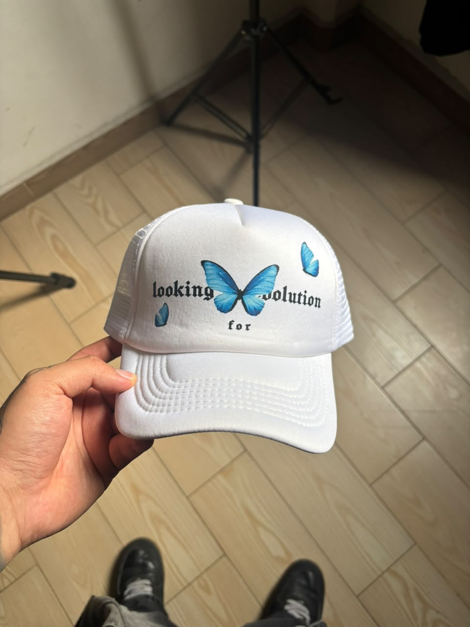 Gorra mariposa blanca