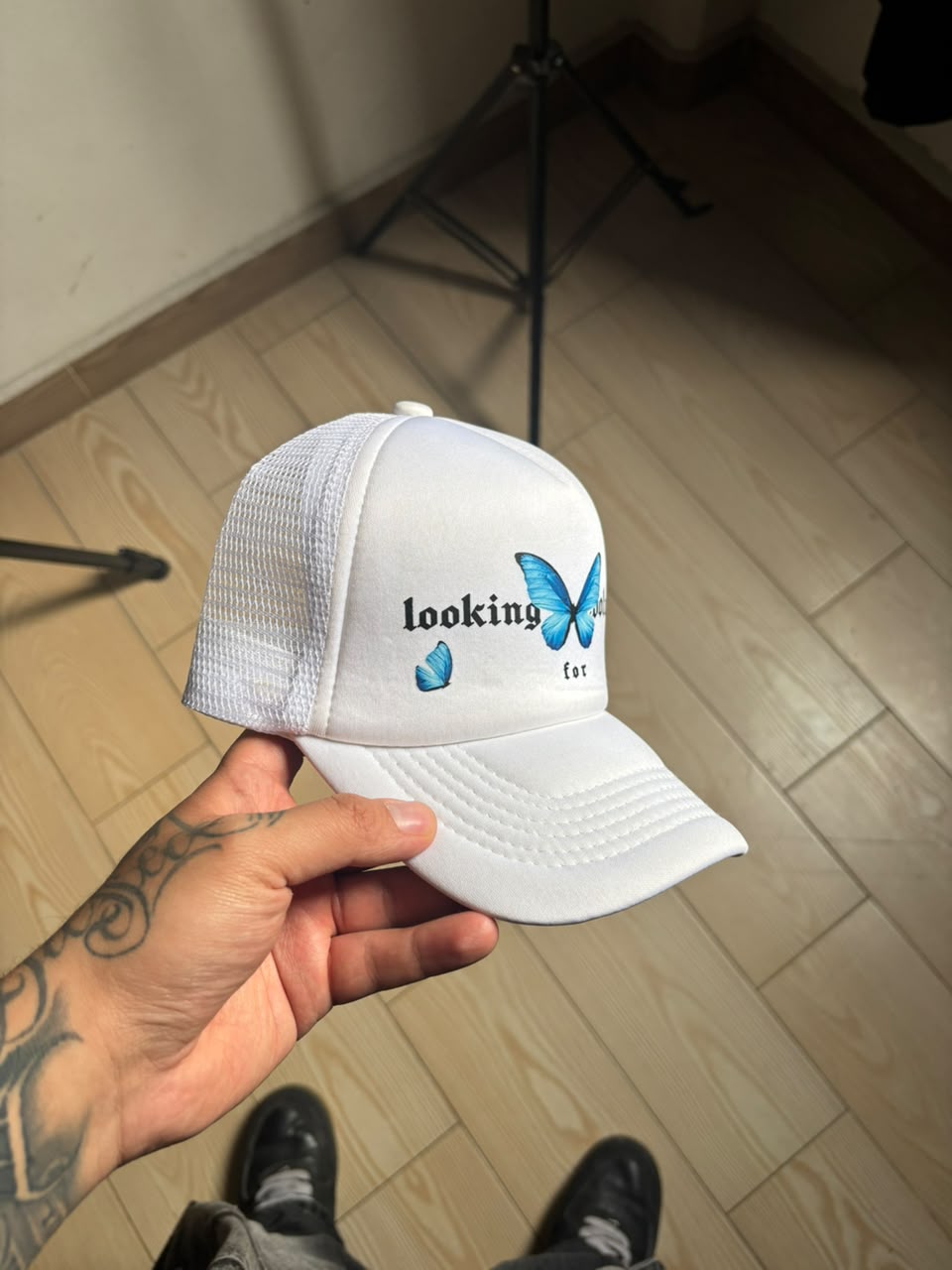 Gorra mariposa blanca